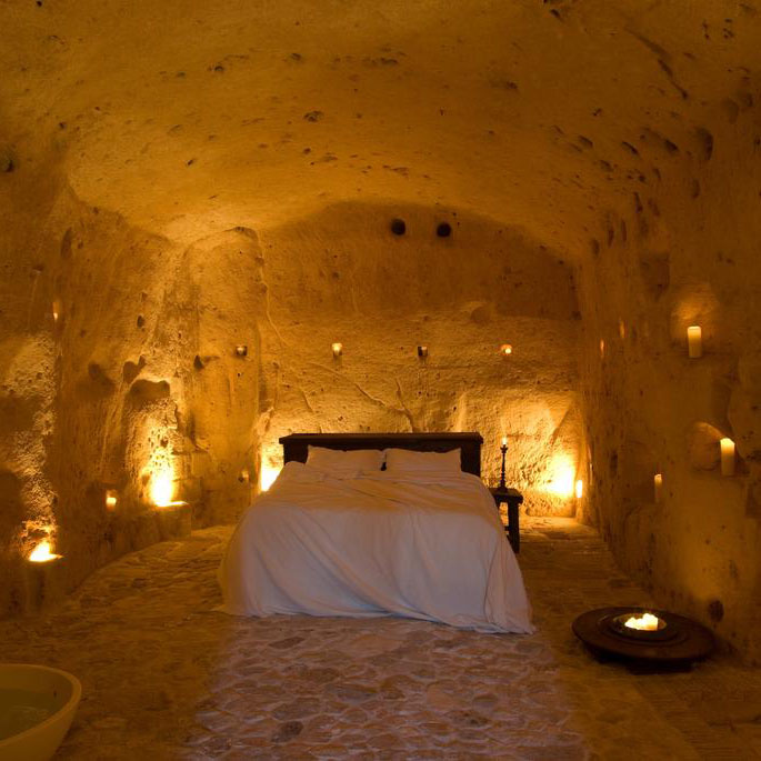 C'est dimanche, on jase.... - Page 8 Hotel-de-charme-Matera-Sextantio-Le-Grotte-Della-Civita-chambre-1