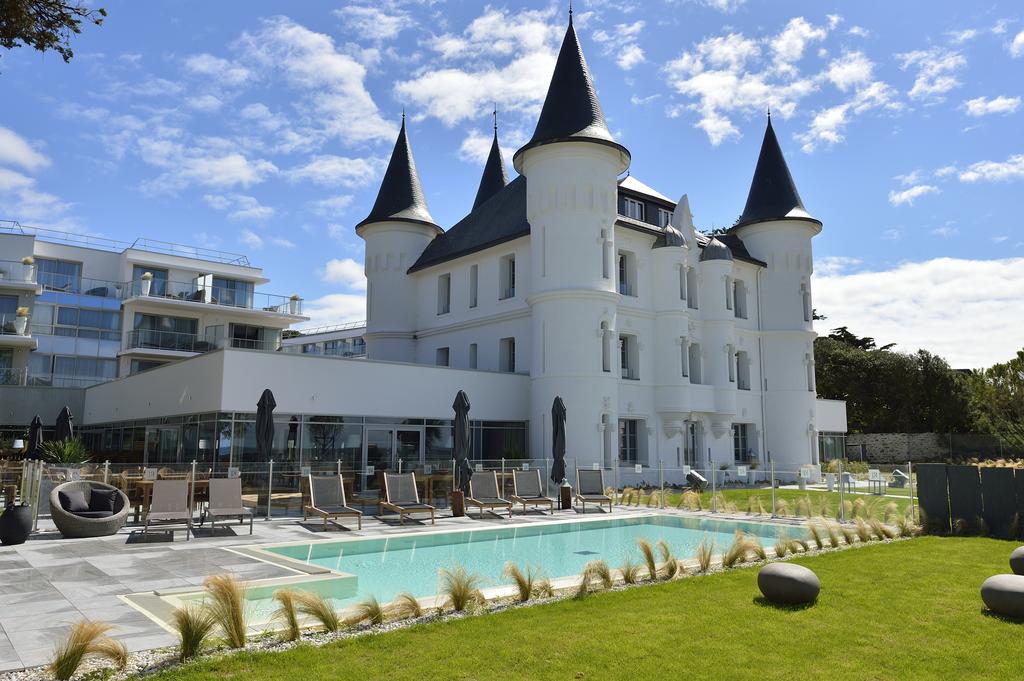 Chateau des Tourelles Hotel de charme Bretagne piscine
